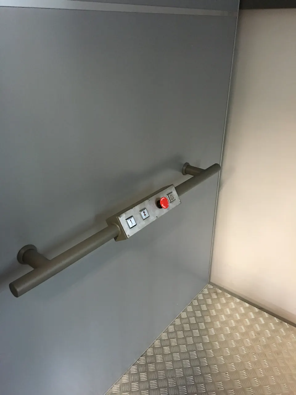 KN-45 platform and control rail